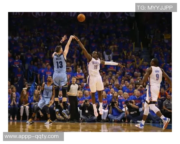 阿伦表现出色11投5中三分球命中率高达50贡献13分并有2篮板2助攻1抢断1盖帽 阿伦表现出色11投5中三分球命中率高达50贡献13分并有2篮板2助攻1抢断1盖帽