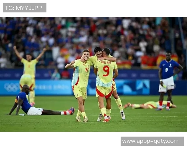 切尔西与阿森纳争夺巴萨中场卡萨多转会费预计3500万欧元 切尔西与阿森纳争夺巴萨中场卡萨多转会费预计3500万欧元