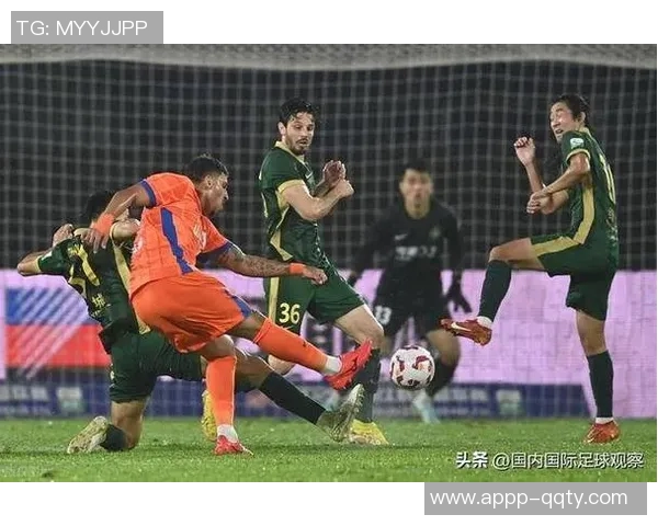 泰山队顽强追平浙江裁判VAR判罚引争议克雷桑点球成功助队逆转局势 泰山队顽强追平浙江裁判VAR判罚引争议克雷桑点球成功助队逆转局势