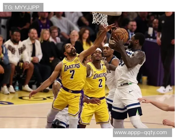 巴克利指出东契奇与詹姆斯防守不足湖人需其他球员积极补位提升防守力度 巴克利指出东契奇与詹姆斯防守不足湖人需其他球员积极补位提升防守力度