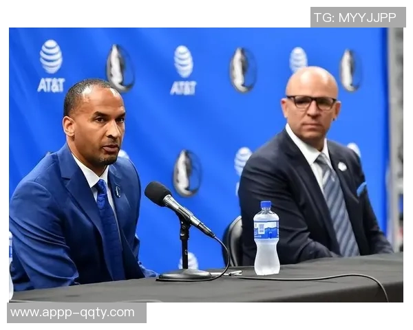 克莱坦言球员应接受球迷批评强调场上表现源于自身努力 克莱坦言球员应接受球迷批评强调场上表现源于自身努力