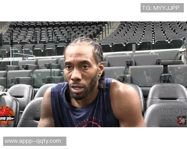 莱昂纳德半场表现出色高效贡献13分3篮板4助攻1抢断助力球队