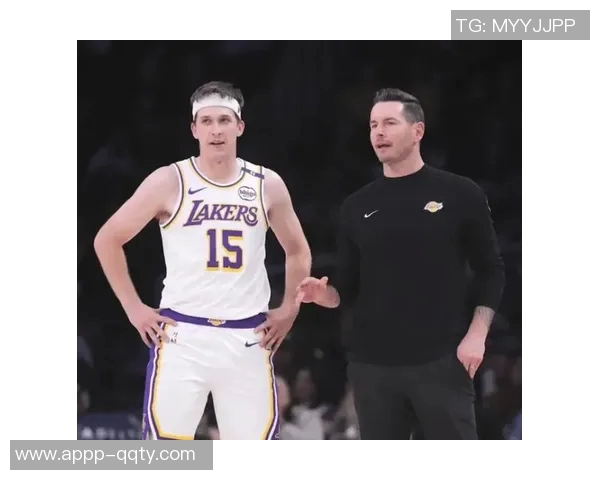 里夫斯谈比赛风格更倾向雷迪克而非克六的自然发挥与个人喜好 里夫斯谈比赛风格更倾向雷迪克而非克六的自然发挥与个人喜好