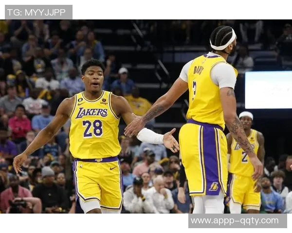 浓眉谈球队进攻体系强调球权转移与身体移动自己非常适应 浓眉谈球队进攻体系强调球权转移与身体移动自己非常适应