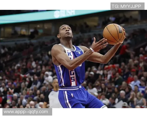 米奇赞福克斯为出色后卫强调其串联队友和防守进步的表现 米奇赞福克斯为出色后卫强调其串联队友和防守进步的表现